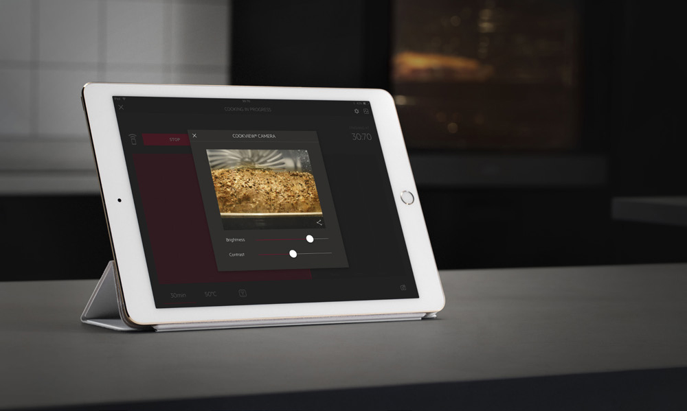 AEG CookView zeigt auf einem mobilen Endgerät, ein Live-Bild aus dem Ofen. 